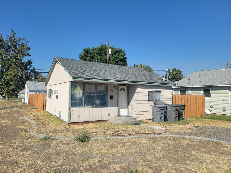401 Sanford Ave in Richland, WA - Foto de edificio
