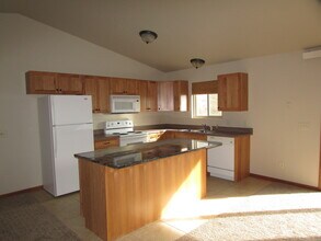 1350 E Oakland St in Rapid City, SD - Building Photo - Building Photo