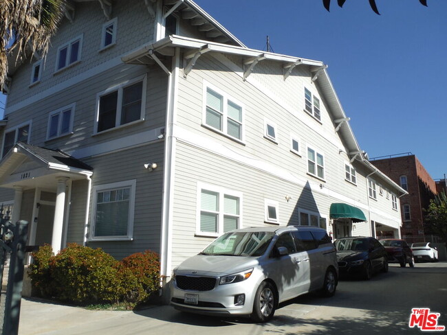 property at 1821 W 12th Pl