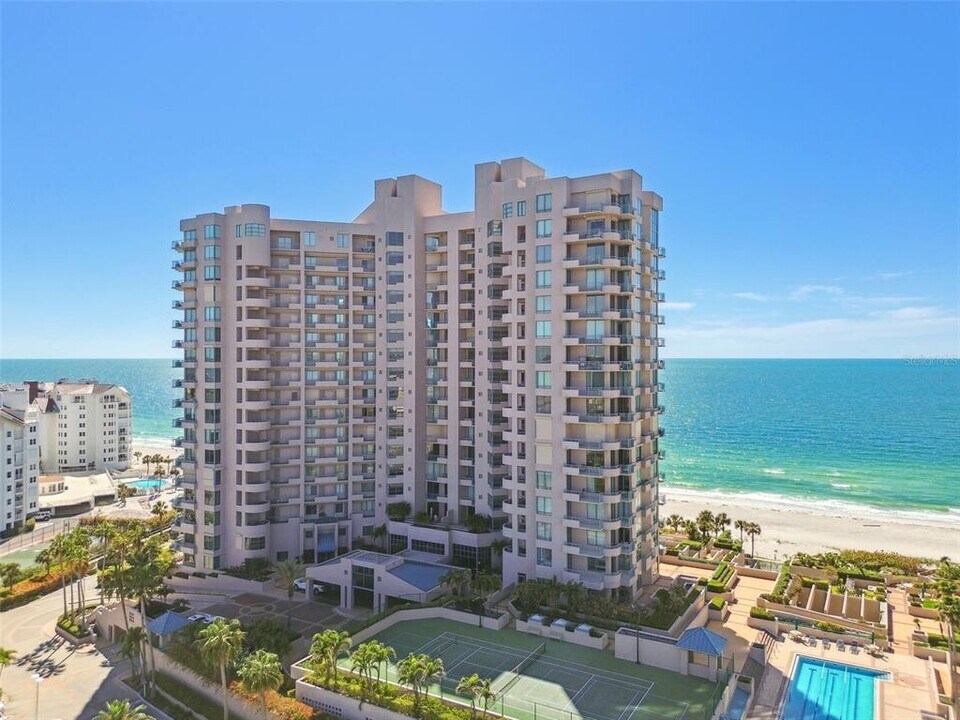 1560 Gulf Blvd in Clearwater, FL - Building Photo