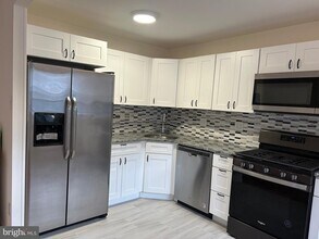 3004 Secane Dr in Philadelphia, PA - Building Photo - Building Photo
