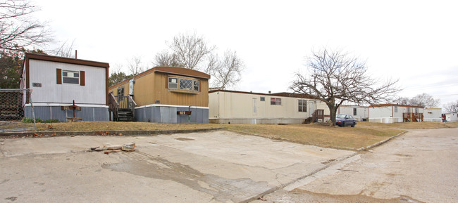 Oak Springs Mobile Home Park in Killeen, TX - Building Photo - Building Photo