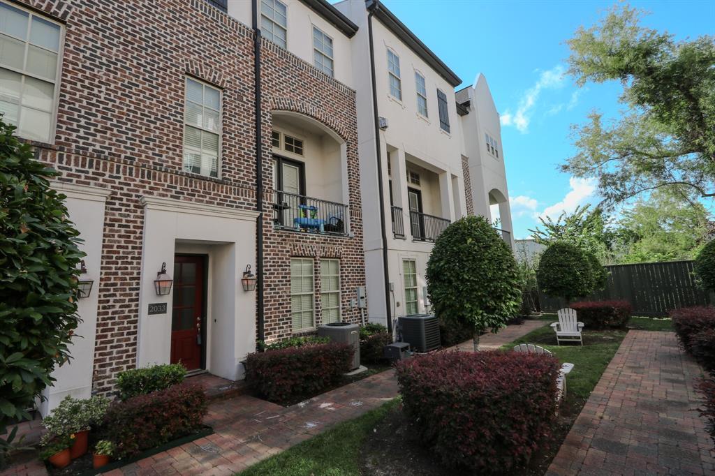 2033 Fannin St in Houston, TX - Building Photo