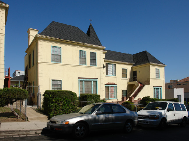 4466 Rosewood Ave in Los Angeles, CA - Foto de edificio - Building Photo