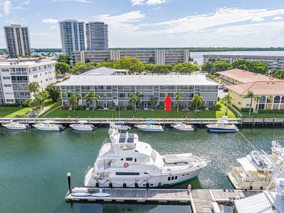 37 Yacht Club Dr in North Palm Beach, FL - Foto de edificio