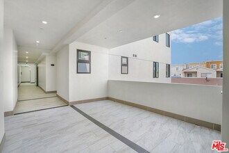 1832 S Barrington Ave in Los Angeles, CA - Building Photo - Building Photo