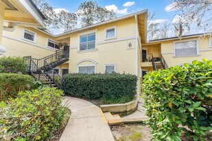 1800 The Greens Way in Jacksonville Beach, FL - Building Photo