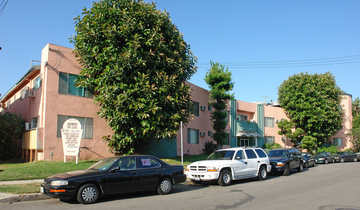 Encino Capri in Encino, CA - Building Photo