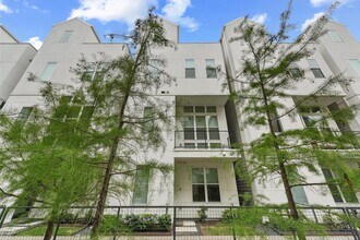 5854 E Post Oak Ln in Houston, TX - Building Photo - Building Photo