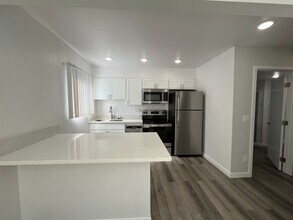 616 North Sweetzer Avenue in Los Angeles, CA - Building Photo - Interior Photo