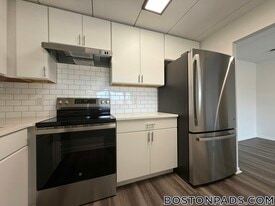 53 Hill Rd in Belmont, MA - Building Photo