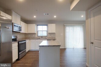 21835 Primrose Willow Ln in Lexington Park, MD - Foto de edificio - Building Photo