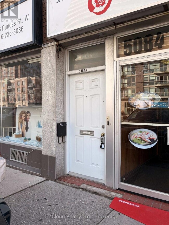 5084 Dundas St W in Toronto, ON - Building Photo - Building Photo