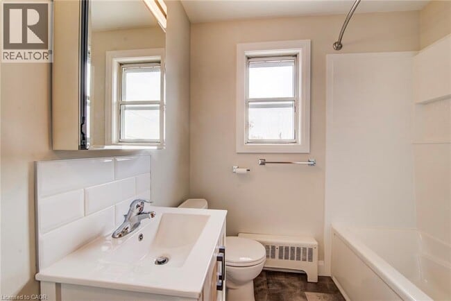 5 Heiman St in Kitchener, ON - Building Photo - Building Photo