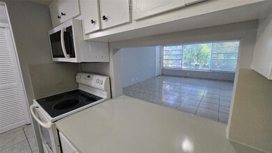 16800 NE 15th Ave in North Miami Beach, FL - Building Photo - Building Photo