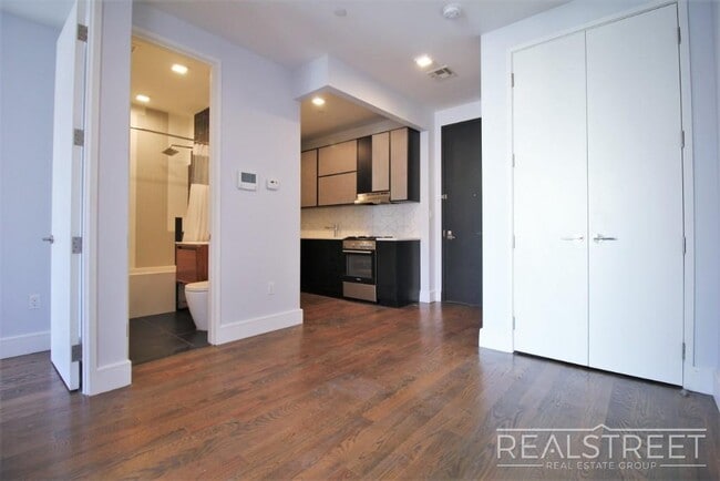 Luxury 2 BR in Bushwick with Balcony & Roo in Brooklyn, NY - Building Photo - Building Photo