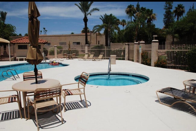 10929 E Yucca St in Scottsdale, AZ - Building Photo - Building Photo