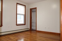 17 Sewall St, Unit #2 in Somerville, MA - Foto de edificio - Building Photo