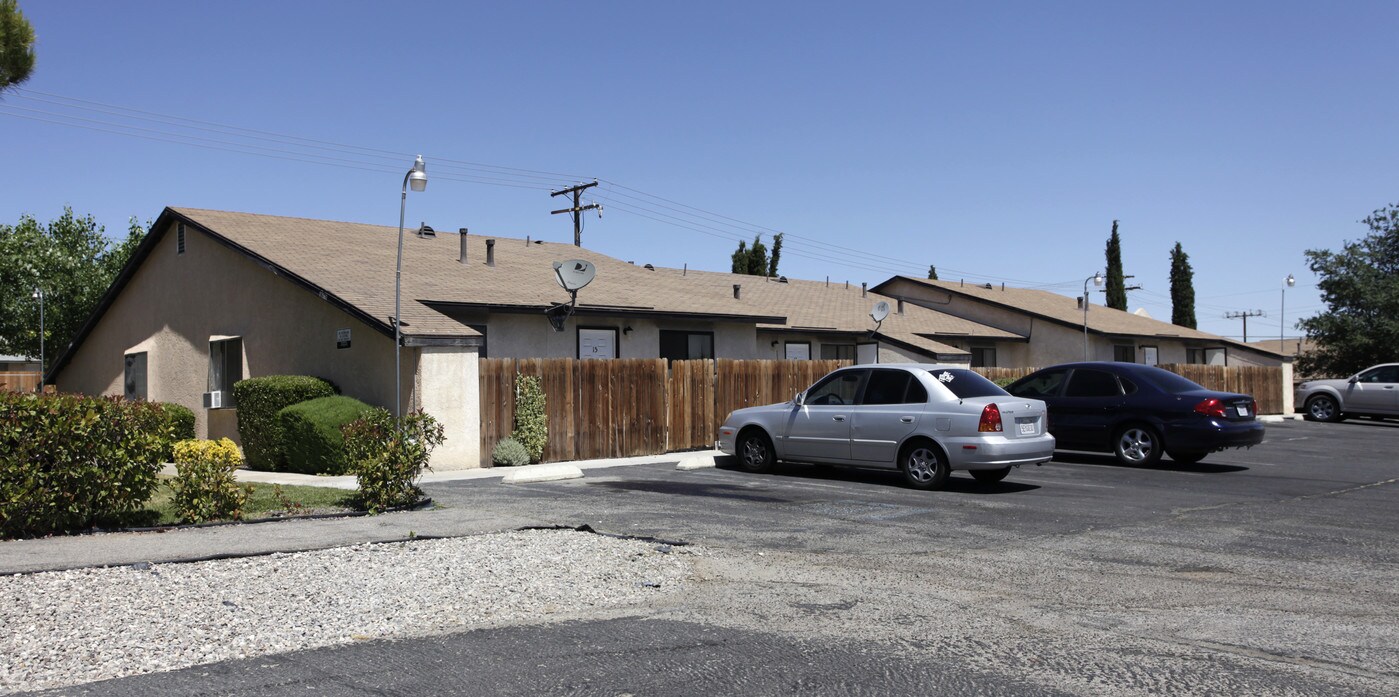 River Ridge Apartments in Hesperia, CA - Building Photo