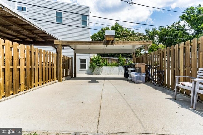 property at 8 Grant Cir NW