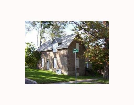 258 Vine St in Lockport, NY - Building Photo