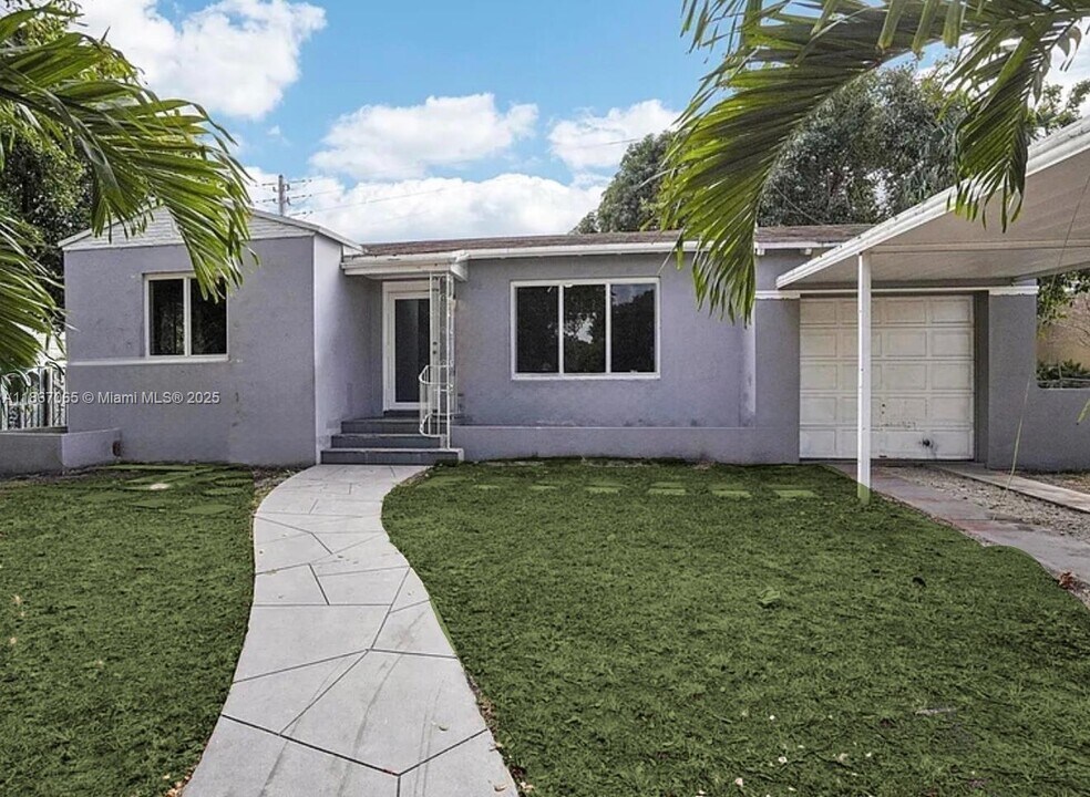 586 NW 48th St in Miami, FL - Building Photo