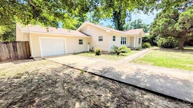 3826 N 11th Ave in Pensacola, FL - Building Photo - Building Photo