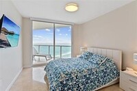 16763 Collins Ave in Sunny Isles Beach, FL - Foto de edificio - Building Photo