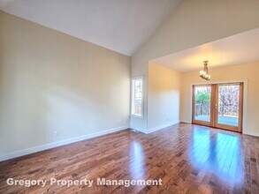 12026 89th Pl NE in Kirkland, WA - Building Photo - Building Photo