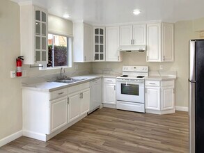 414 N Monterey St, Unit A in Alhambra, CA - Building Photo - Building Photo