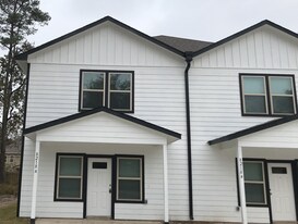 8218 Parker Rd in Houston, TX - Building Photo