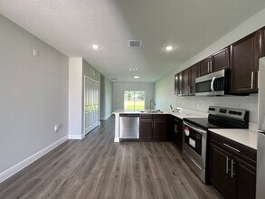 513 Albatross Dr in Poinciana, FL - Building Photo - Building Photo