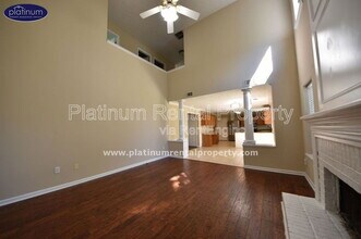 1325 Holleybrooke Dr in Alpharetta, GA - Foto de edificio - Building Photo