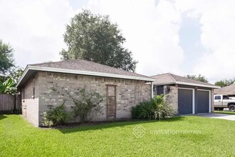 2415 Pilgrims Bend Dr in Friendswood, TX - Building Photo - Building Photo