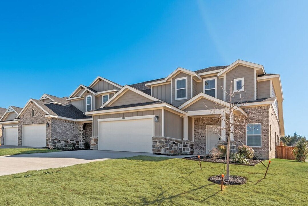 4254 Clovis St in Midlothian, TX - Foto de edificio