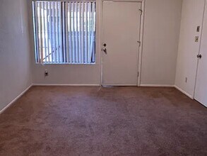 1905 E University Dr in Tempe, AZ - Foto de edificio - Building Photo