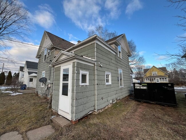 910 S 6th Ave in Wausau, WI - Building Photo - Building Photo