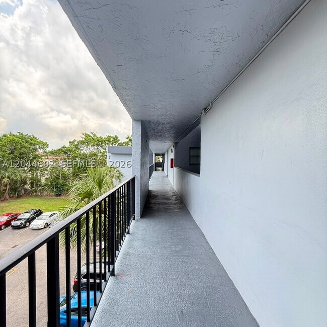 8821 W Flagler St