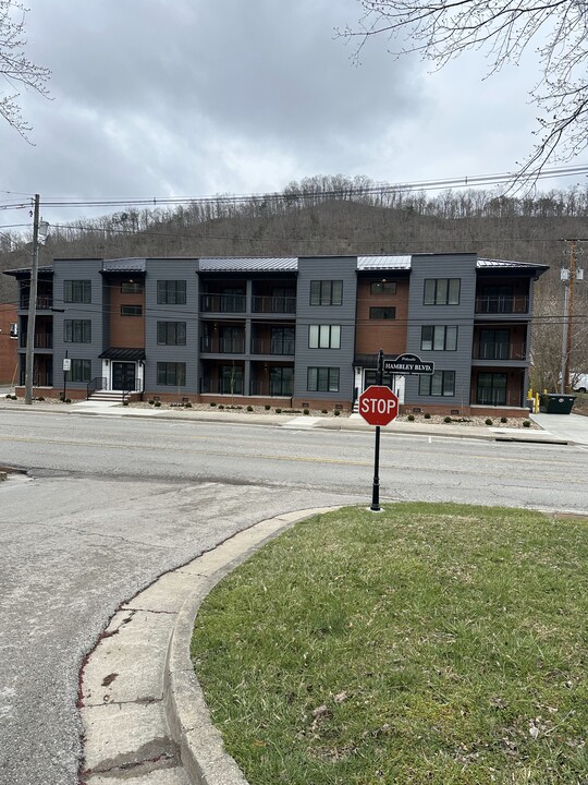 427 Hambley Blvd, Unit 2 in Pikeville, KY - Building Photo