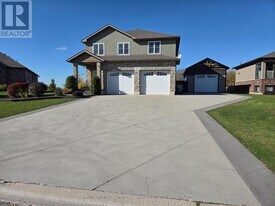 12 Knell Cres in Bluewater, ON - Building Photo