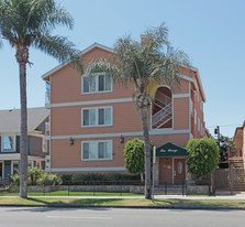 Residential Condonminium in Long Beach, CA - Foto de edificio - Building Photo