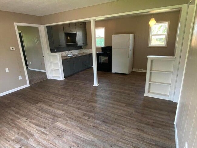 114 E Russell St in Goodman, MO - Building Photo - Building Photo