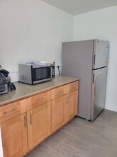 614 Grand Ave, Unit B in South San Francisco, CA - Building Photo - Building Photo