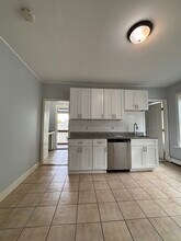 33-1/2 Barclay St in Worcester, MA - Building Photo - Building Photo