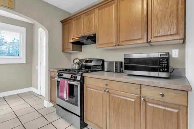 1354 Winburn Dr in East Point, GA - Foto de edificio - Building Photo