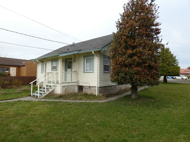 1022 Caroline St in Port Angeles, WA - Building Photo - Building Photo
