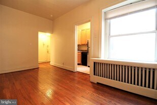 30 S 22nd St in Philadelphia, PA - Building Photo