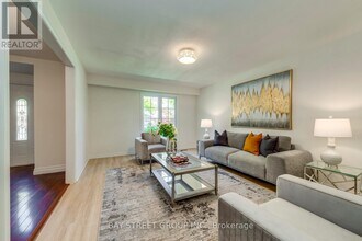 130 All Saints Crescent in Oakville, ON - Building Photo - Building Photo