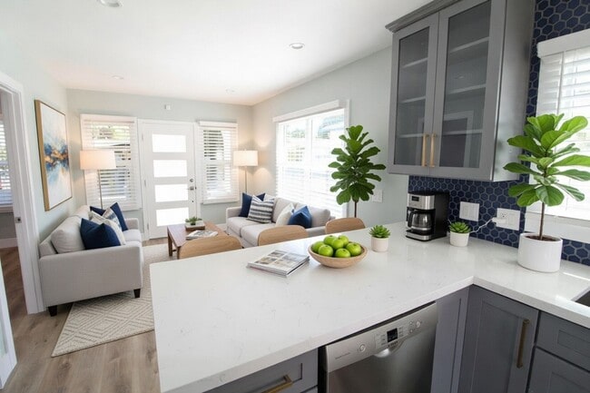 709 Copeland Ct in Santa Monica, CA - Building Photo - Building Photo