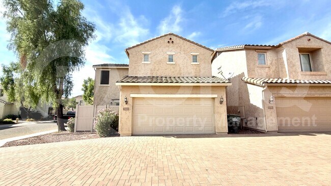 2140 W Monte Cristo Ave